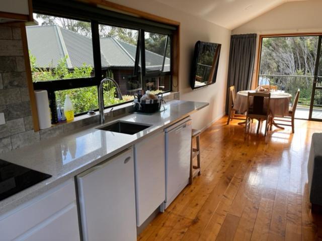 Treetops Cottage At The Castle Whitianga Luaran gambar
